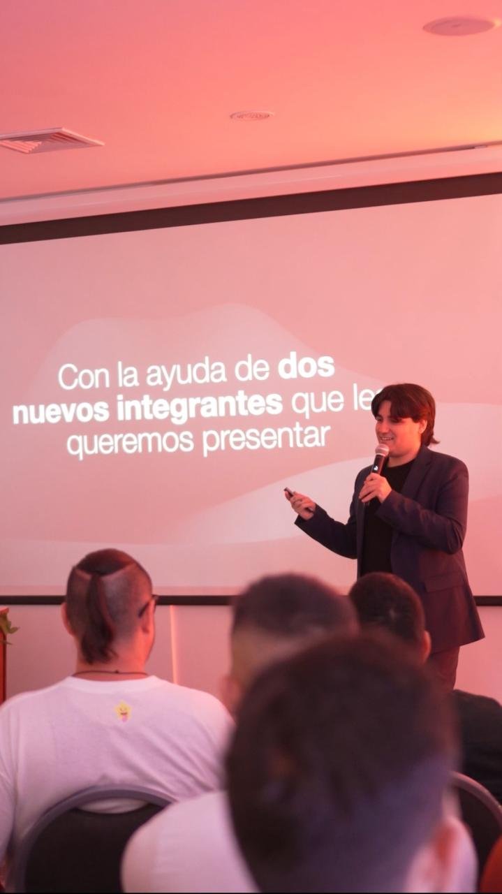 Juanse presenting the Undetectable = Untransmittable chatbot